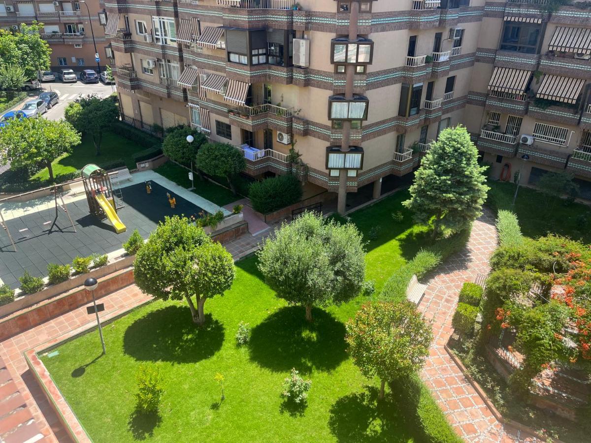 Piso Junto Palacio Congresos Y Metro, Centrico Con Piscina — Photos 1